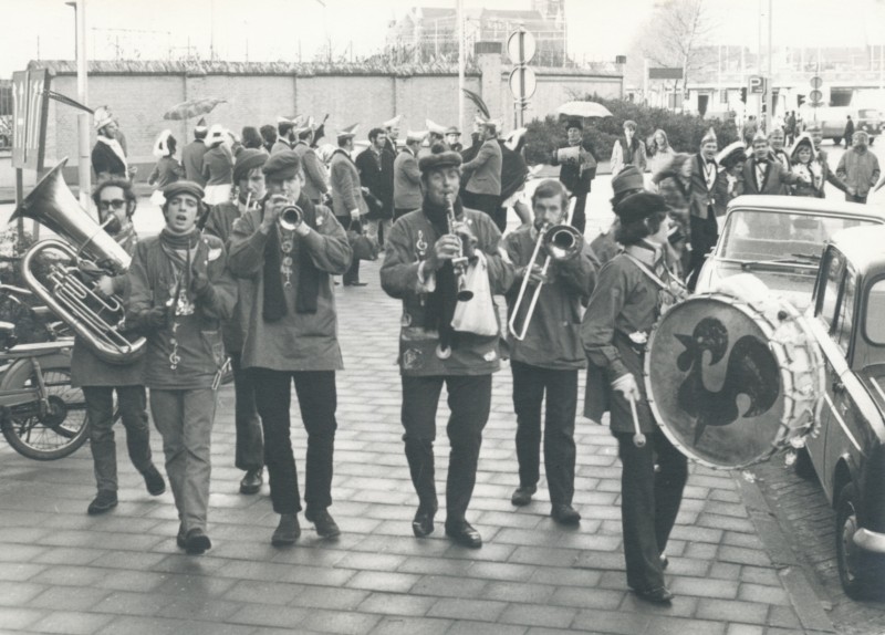 1971 02 12 Haonefuut op straat